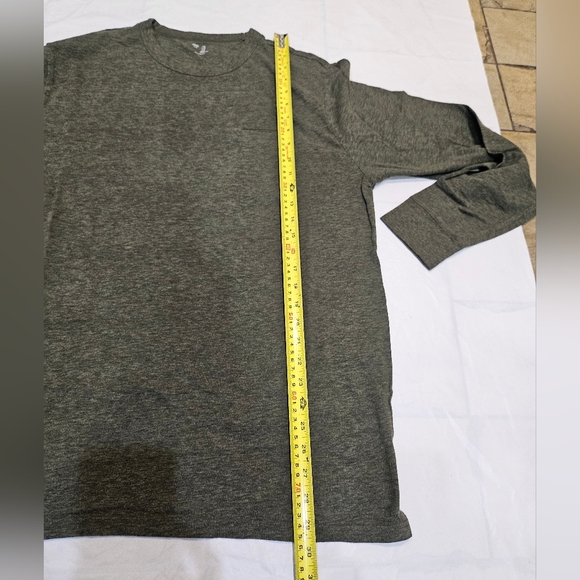 GAP Men's Olive Long Sleeve Tee. XL - Picture 3 of 6